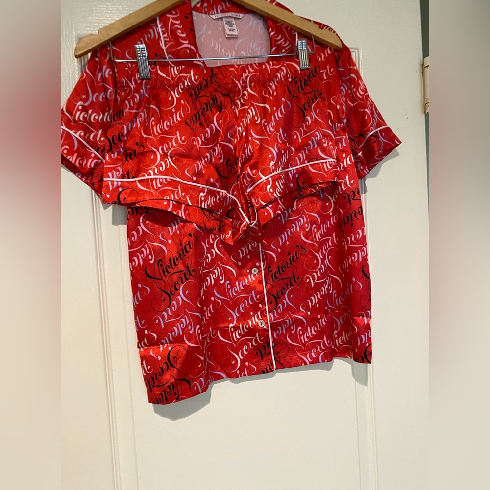 NWT Victoria's Secrets valentine rich red black satin shorts pajama gift set -XS